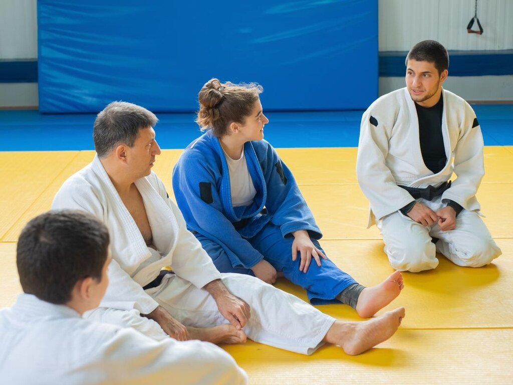 BJJ practitioners training together